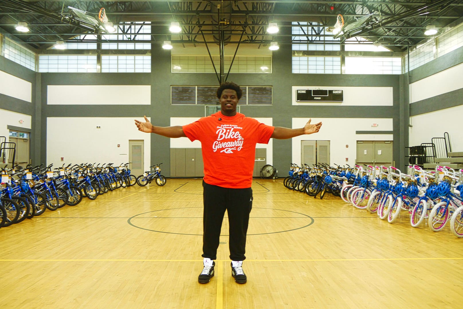 Tampa Bay Bucs, Calijah Kancey provides 200 bikes in his hometown of Miam